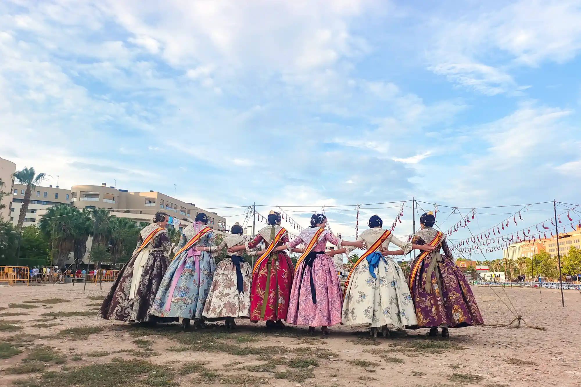 Falleras in a line on the Mascleta field